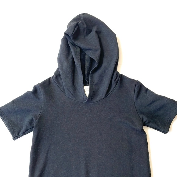 MW Toddler Black Hooded Short Sleeved Top, Size 3/4T - Picture 3 of 7